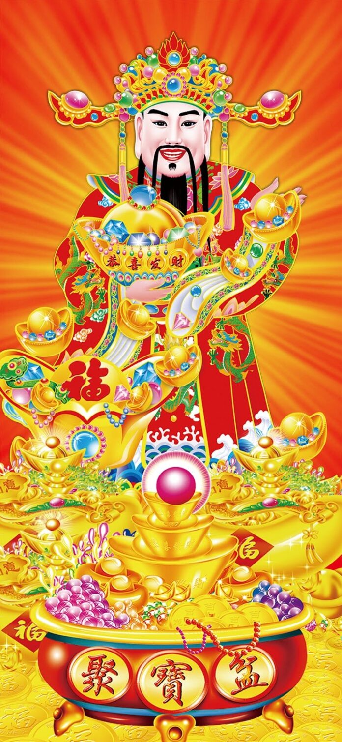 Bức tranh Thần Tài rực rỡ mang phong cách Trung Hoa truyền thống với thỏi vàng, tiền xu và chậu tụ bảo, cùng chữ 