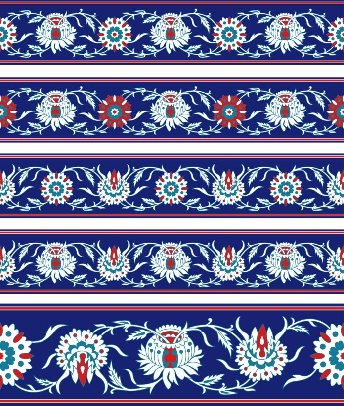 Họa tiết trang trí Ottoman cổ điển màu xanh coban, trắng, đỏ và xanh ngọc, với các bông hoa tulip và cẩm chướng cách điệu, lá cuộn mềm mại, tạo thành dải hoa văn lặp lại liền mạch.