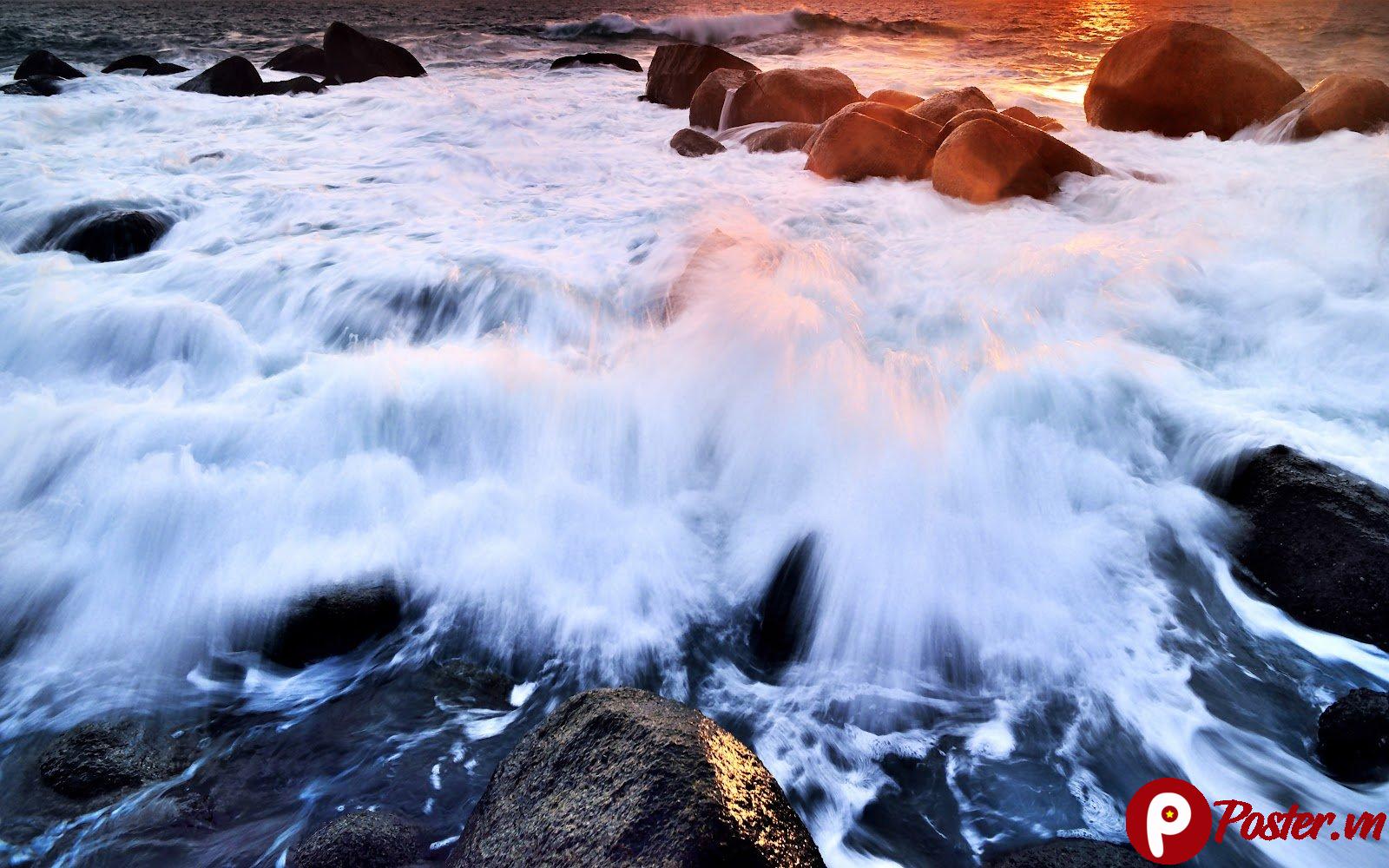 Tranh sơn thủy phong cảnh biển phơi sáng lâu với hiệu ứng sóng nước mờ ảo và hoàng hôn rực rỡ