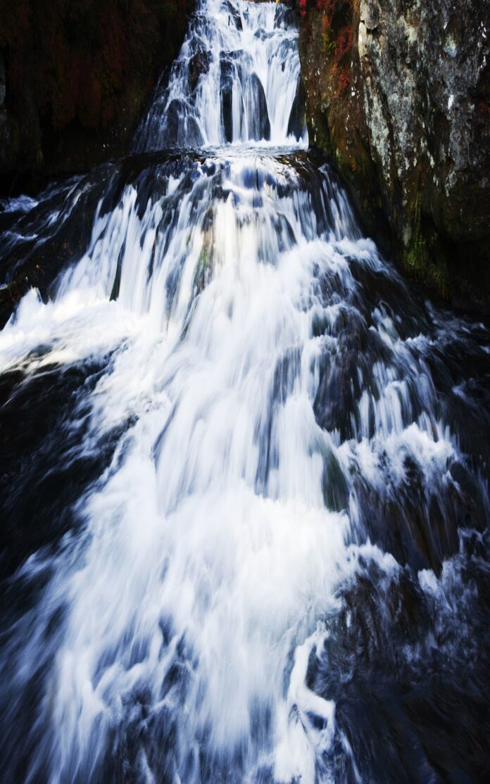 Tranh sơn thủy thác nước phơi sáng lâu đẹp hùng vĩ chất lượng cao