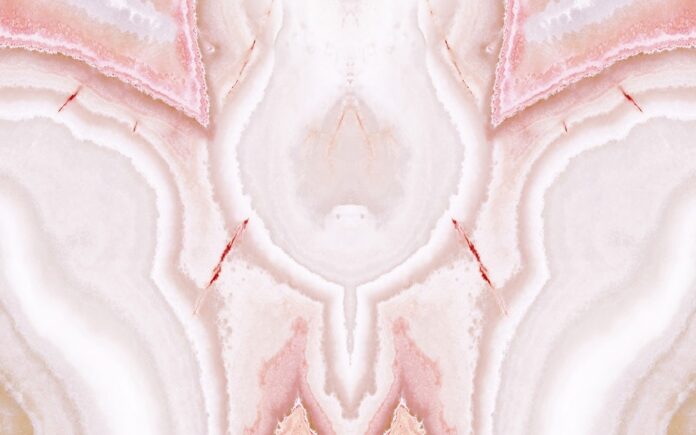 Tranh vân đá Onyx đối xứng màu hồng phấn sang trọng chất lượng cao