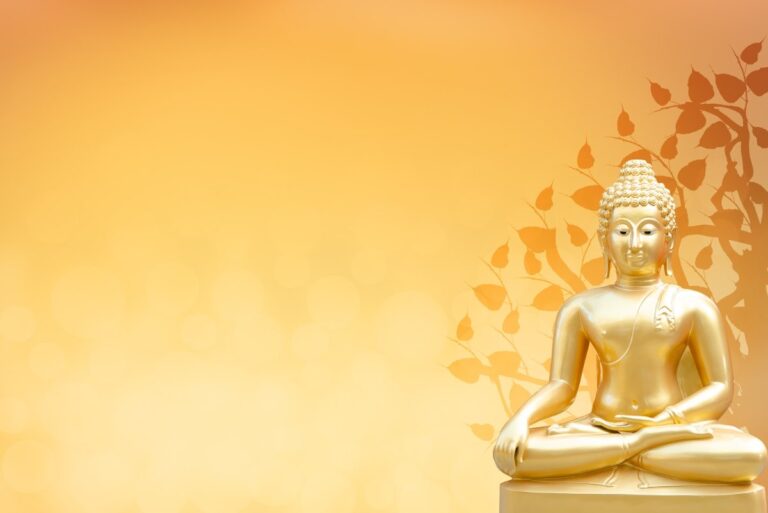 Tượng Phật nền vàng cây bồ đề